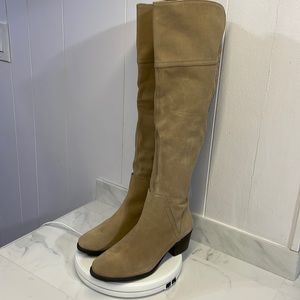 Size 9.5 Gently loved Vince Camaro Suede Boots